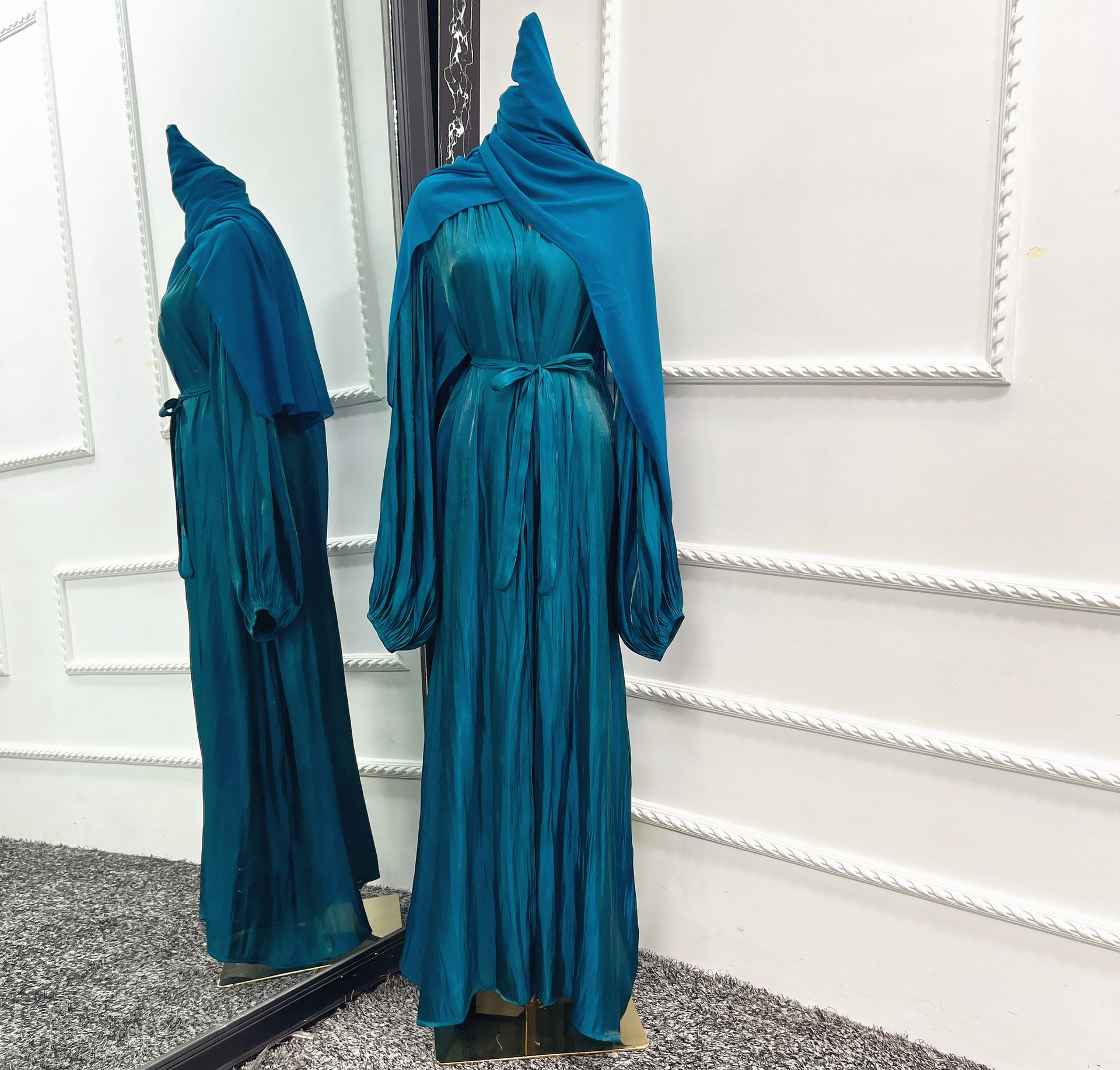 Golden Veil Abaya – Sheer Flowing Luxury Layer